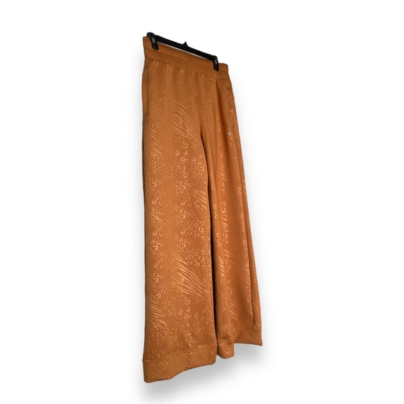 Puma Luxe Embossed Track Pants Wide Leg Size Small - Picture 6 of 7